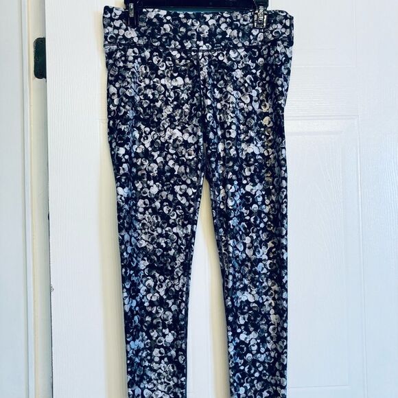 FABLETICS Powerhold Mid Rise Legging Print‎ Medium - Picture 1 of 9